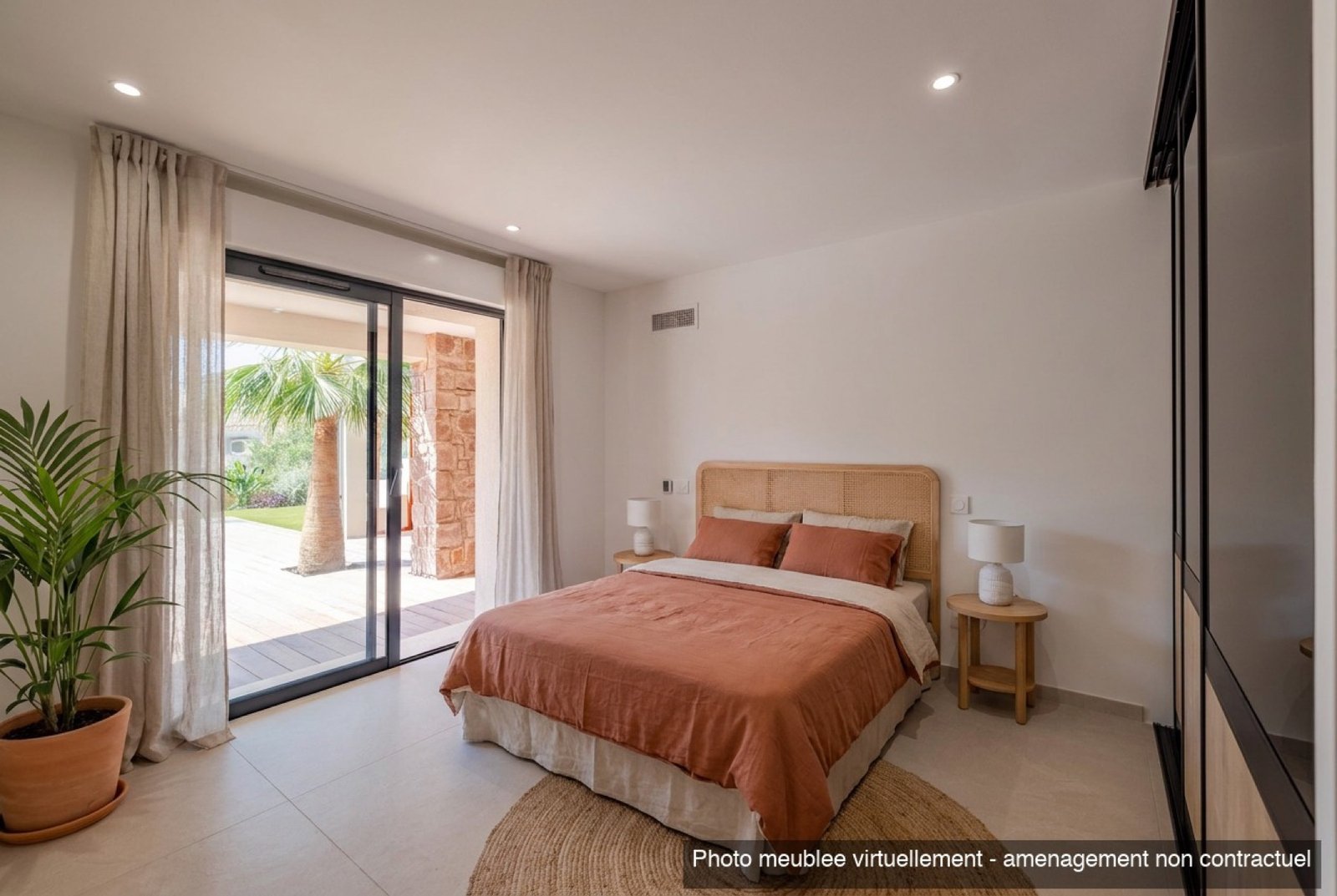 Chambre d'amis avec rangements sur mesure